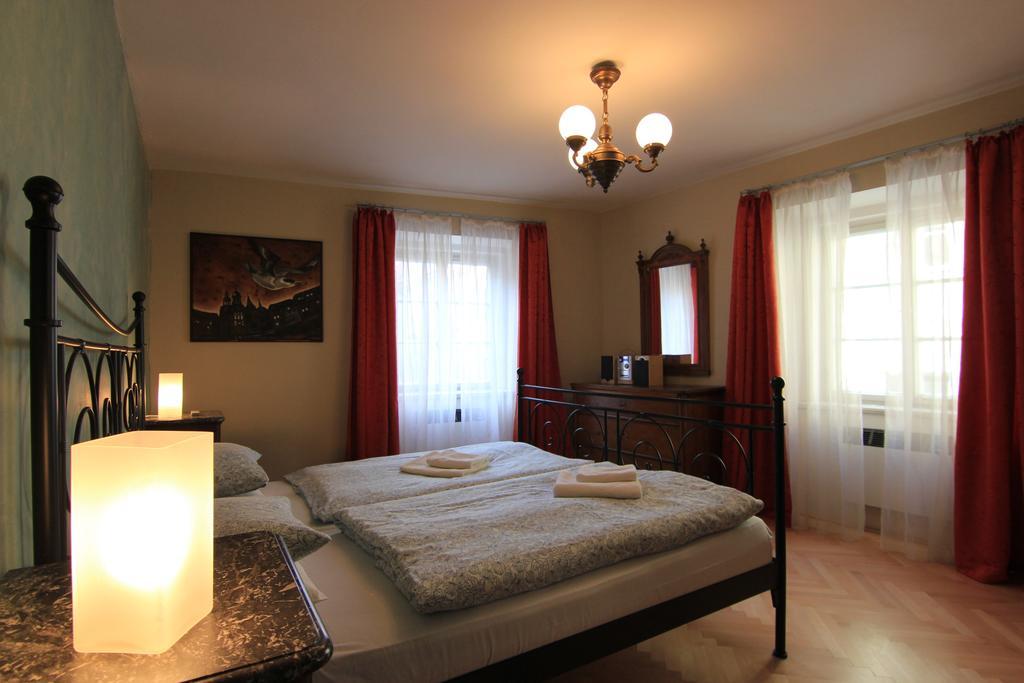 Vlasska House At The 3 Swallows Hotel Prague Room photo